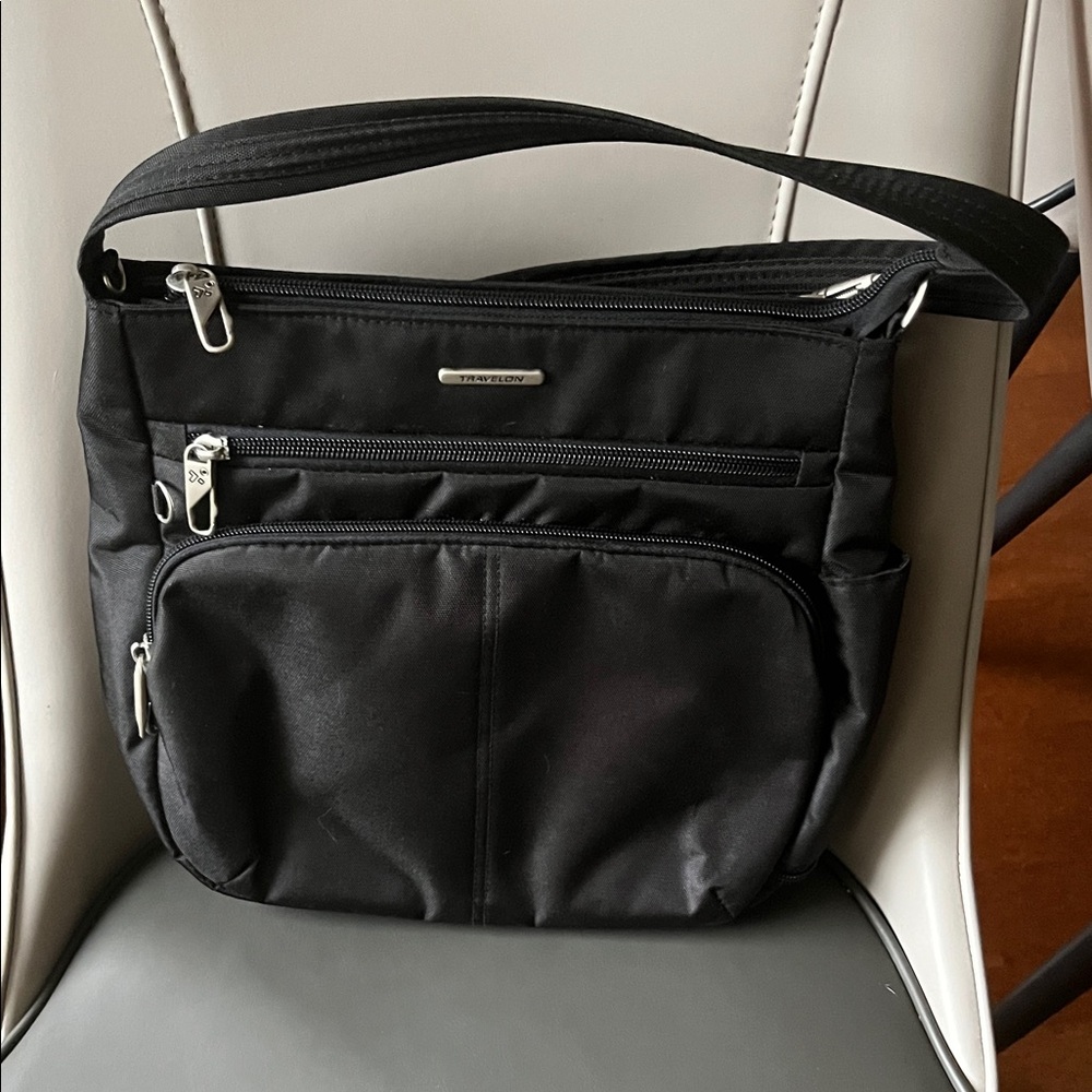 Travelon Anti-Theft Black Messenger Bag